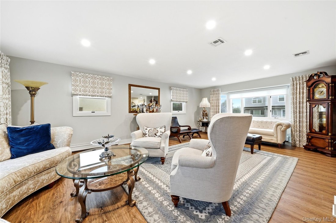 House in Lindenhurst, New York, United States 4 - 18631158
