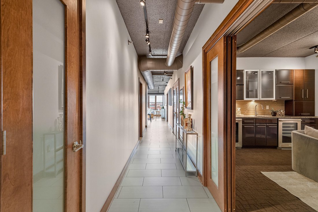 Condo in Milwaukee, Wisconsin, United States 4 - 18630929