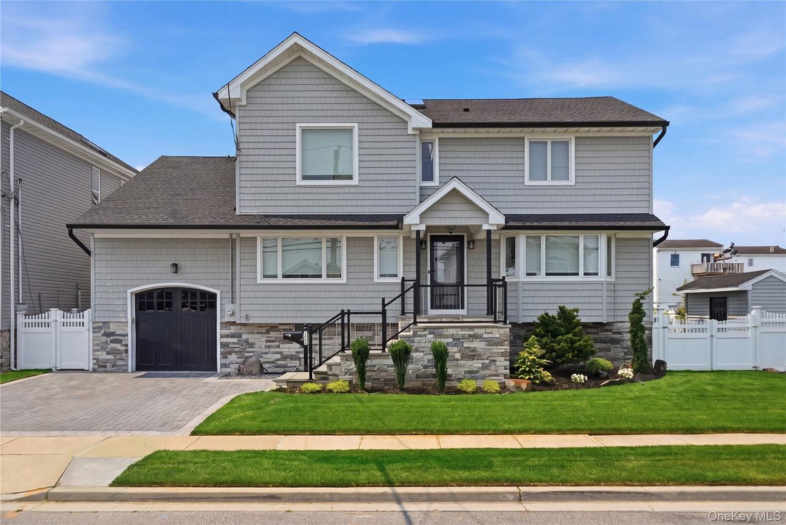House in Lindenhurst, New York, United States 1 - 18631158