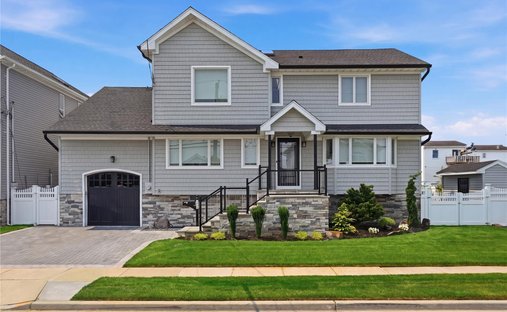 House in Lindenhurst, New York, United States 1