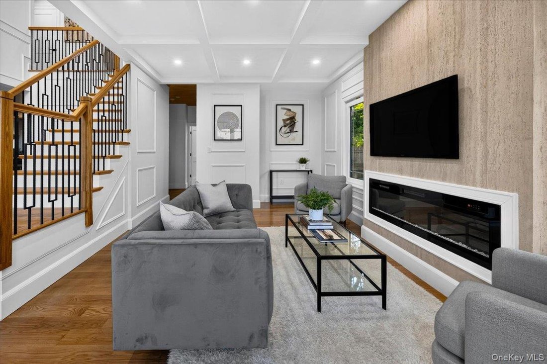 House in Levittown, New York, United States 5 - 18631172