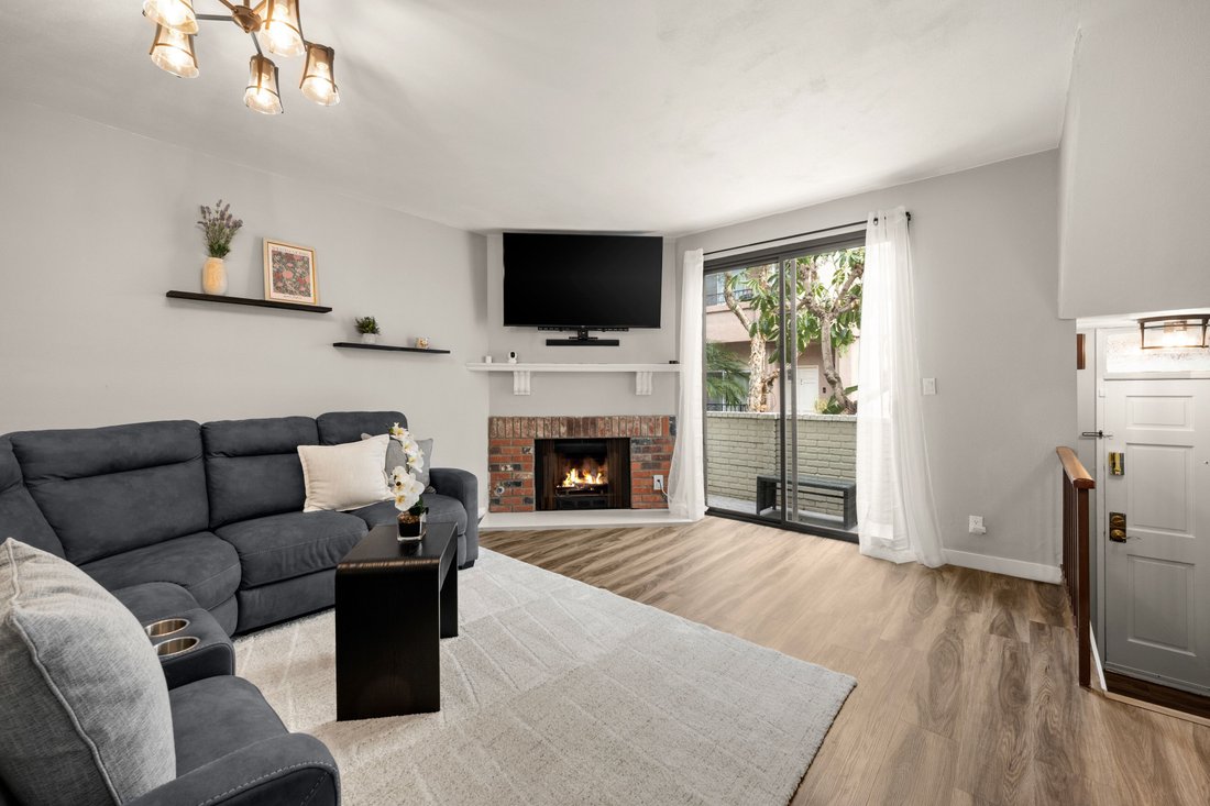 Condo in Los Angeles, California, United States 5 - 18631294