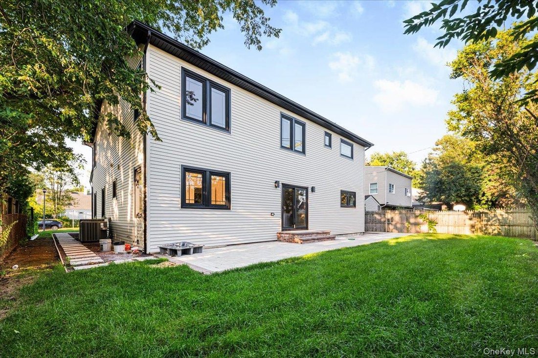 House in Levittown, New York, United States 4 - 18631172