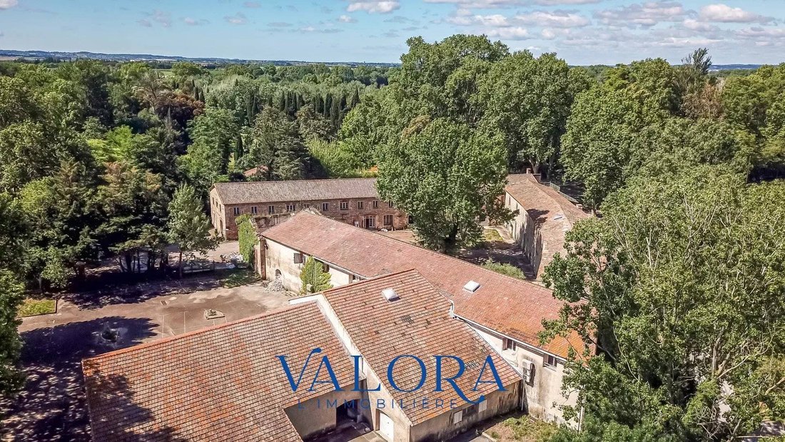 Estate in La Gazelle, Nimes, France 1 - 16334051