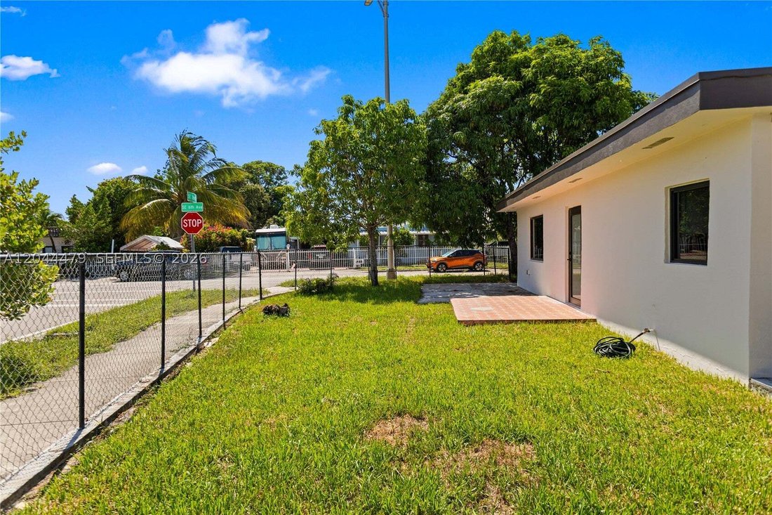 House in Hialeah, Florida, United States 5 - 18301518