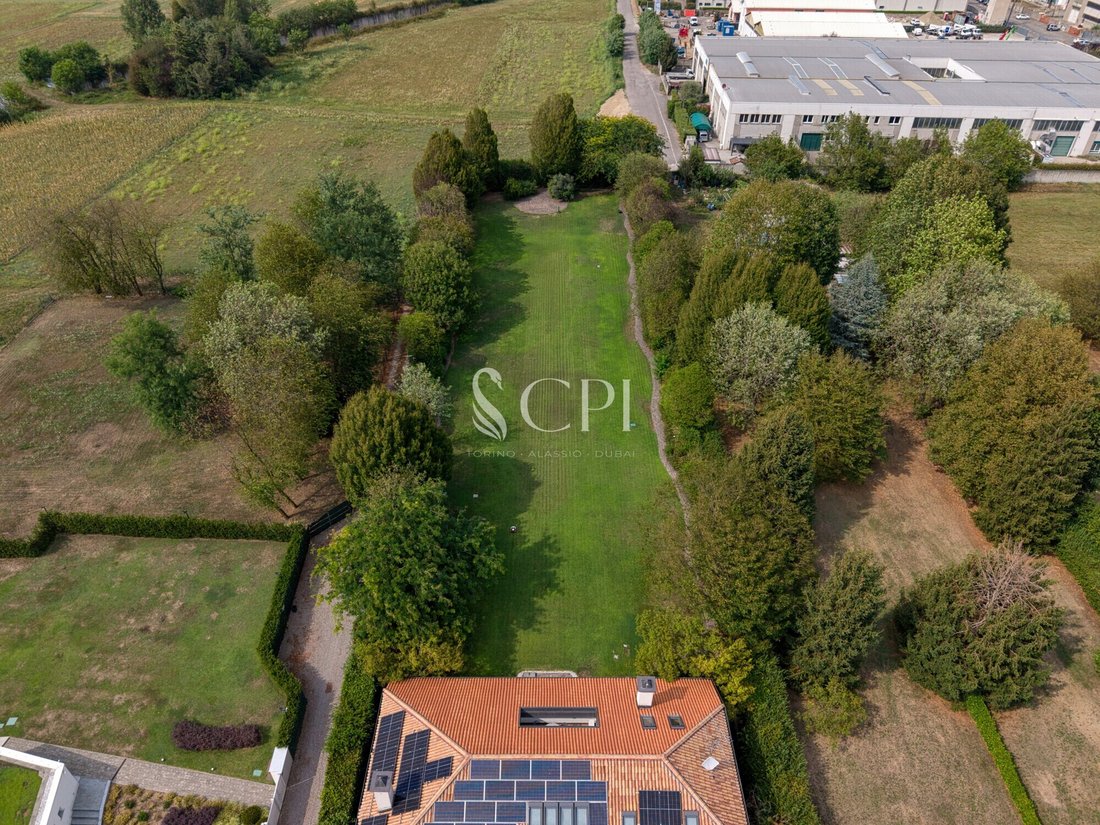 House in Saronno, Lombardy, Italy 5 - 18631362