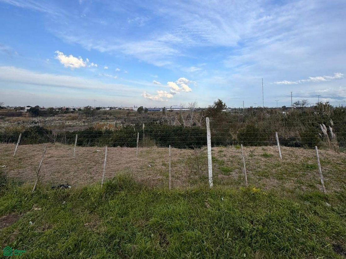 Land in Manuel B. Gonnet, Buenos Aires Province, Argentina 3 - 17988367