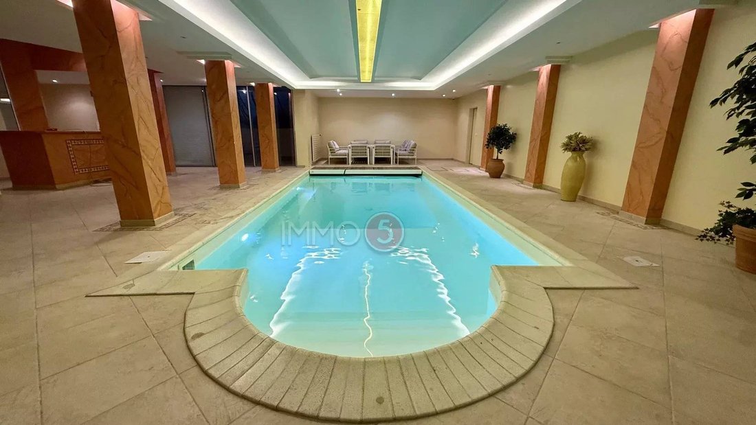 Villa in Thiers, Le Raincy, France 3 - 16749344