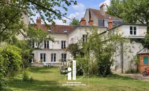 House in Fontainebleau, Ile-de-France, France 1