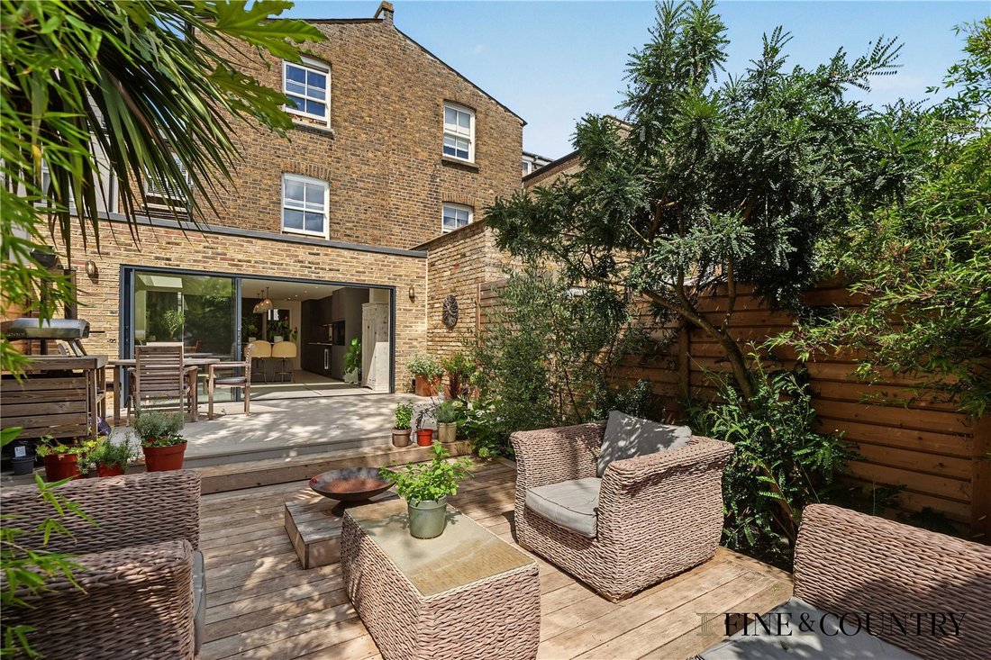 House in West Hampstead, Camden, England 2 - 18631425