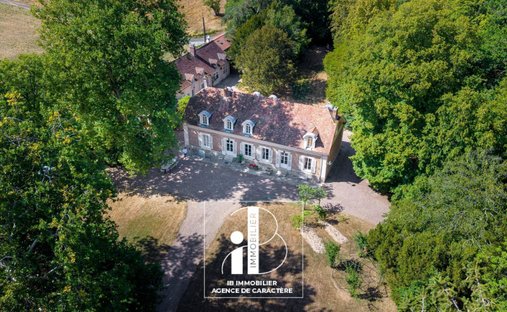 Estate in Fontainebleau, Ile-de-France, France 1