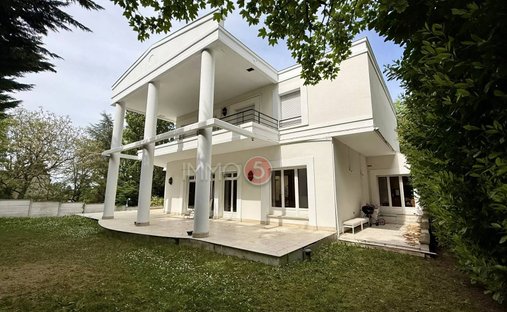 Villa in Thiers, Le Raincy, France 1