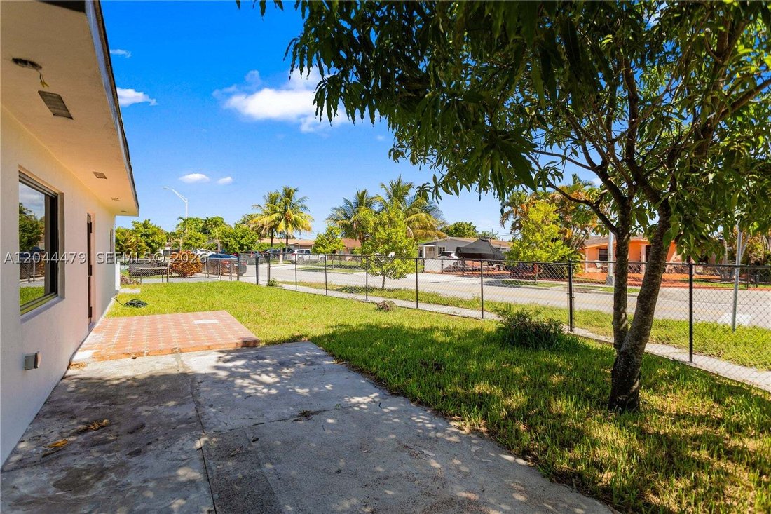 House in Hialeah, Florida, United States 3 - 18301518