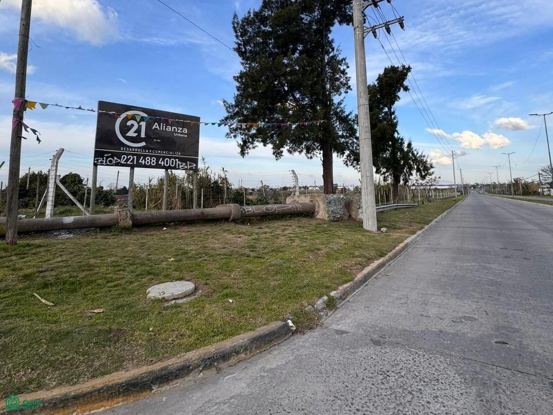 Land in Manuel B. Gonnet, Buenos Aires Province, Argentina 2 - 17988367
