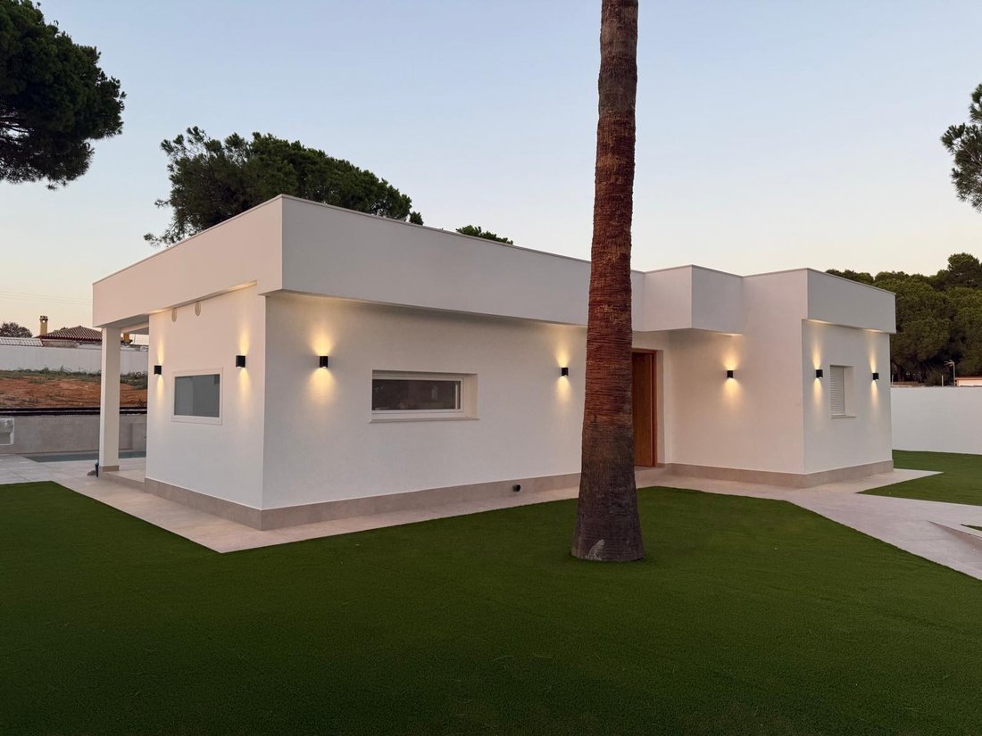 Villa in Chiclana de la Frontera, Andalusia, Spain 2 - 18631096