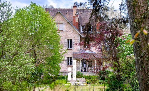 House in Fontainebleau, Ile-de-France, France 1