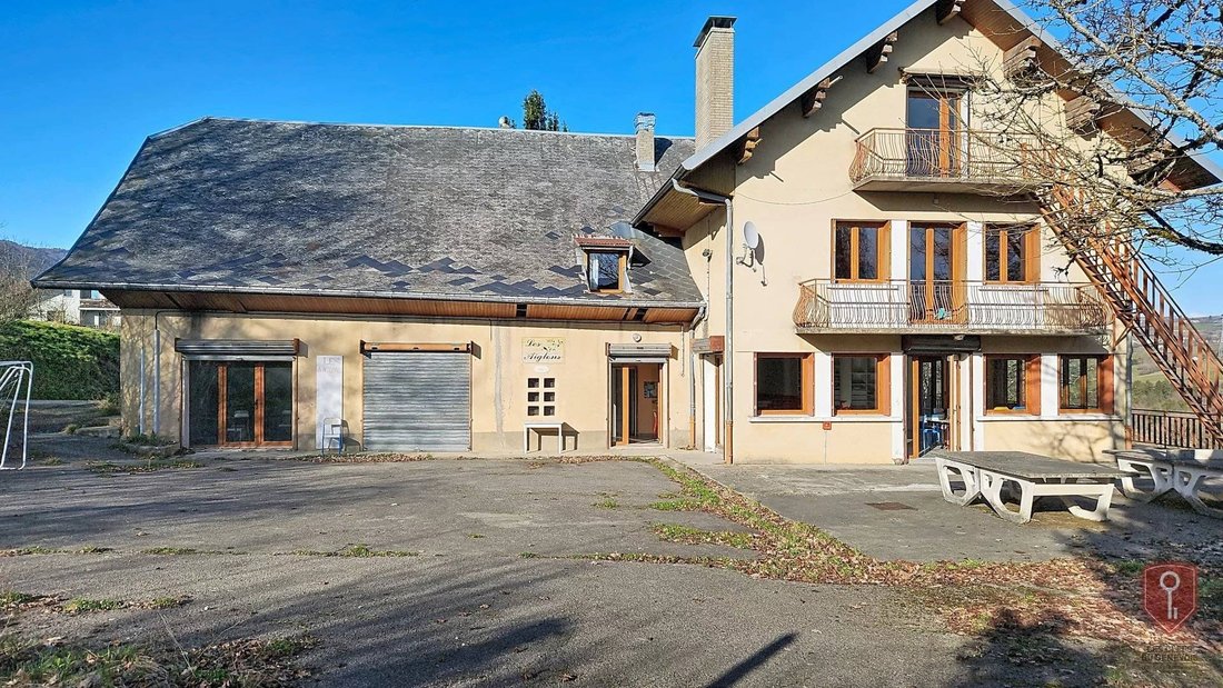 Estate in Cruseilles, Auvergne-Rhône-Alpes, France 3 - 17438488