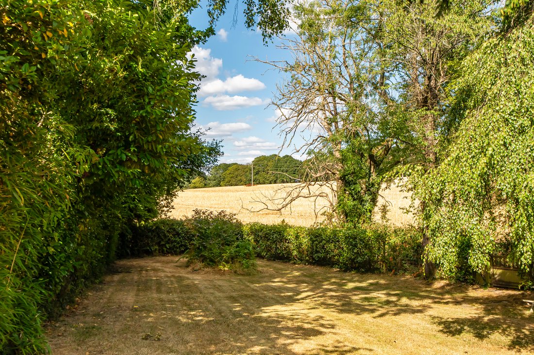 House in Kingswood, Reigate and Banstead, England 2 - 18631377