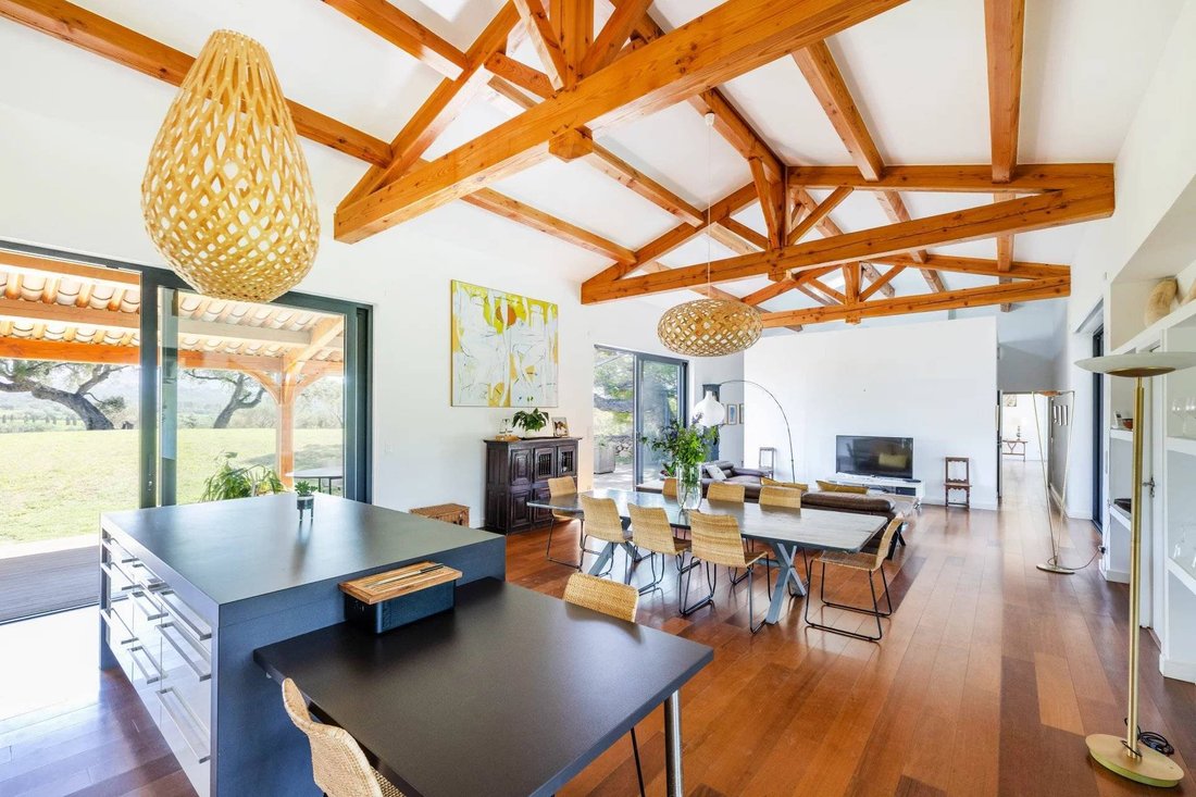 House in La Londe-les-Maures, Provence-Alpes-Côte d'Azur, France 5 - 18261328