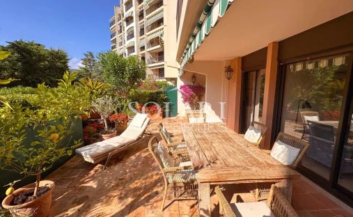 Apartamento en Le Cottage, Mandelieu-la-Napoule, Francia 1