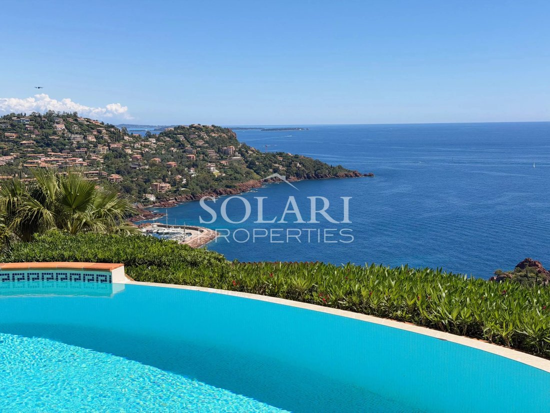 Villa in Théoule-sur-Mer, Provence-Alpes-Côte d'Azur, France 2 - 17865661