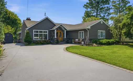 House in Islip, New York, United States 1