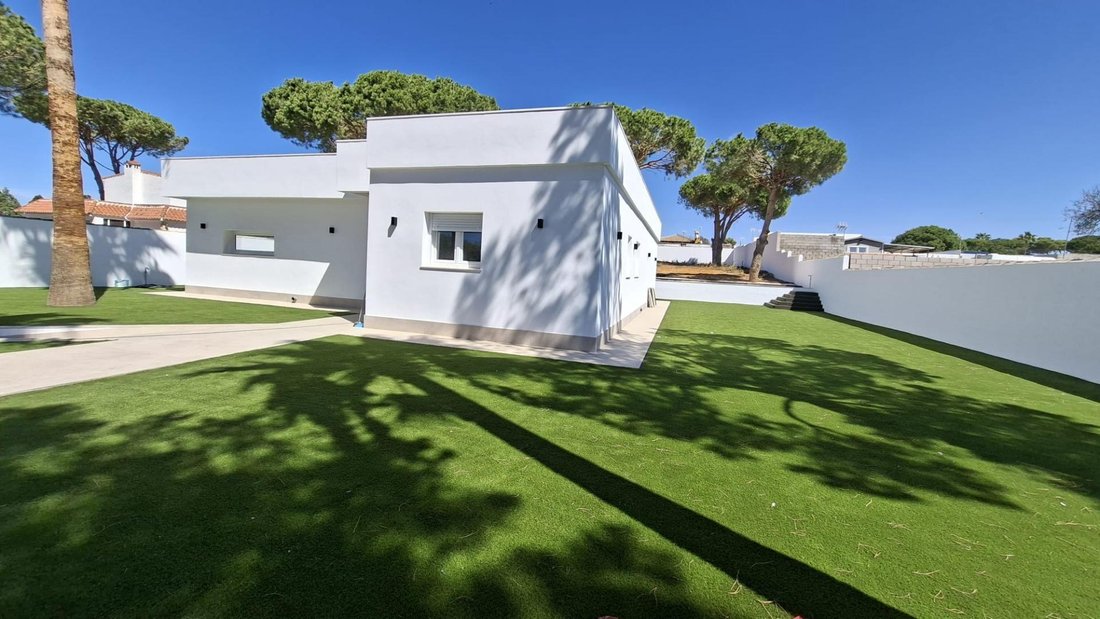 Villa in Chiclana de la Frontera, Andalusia, Spain 5 - 18631096