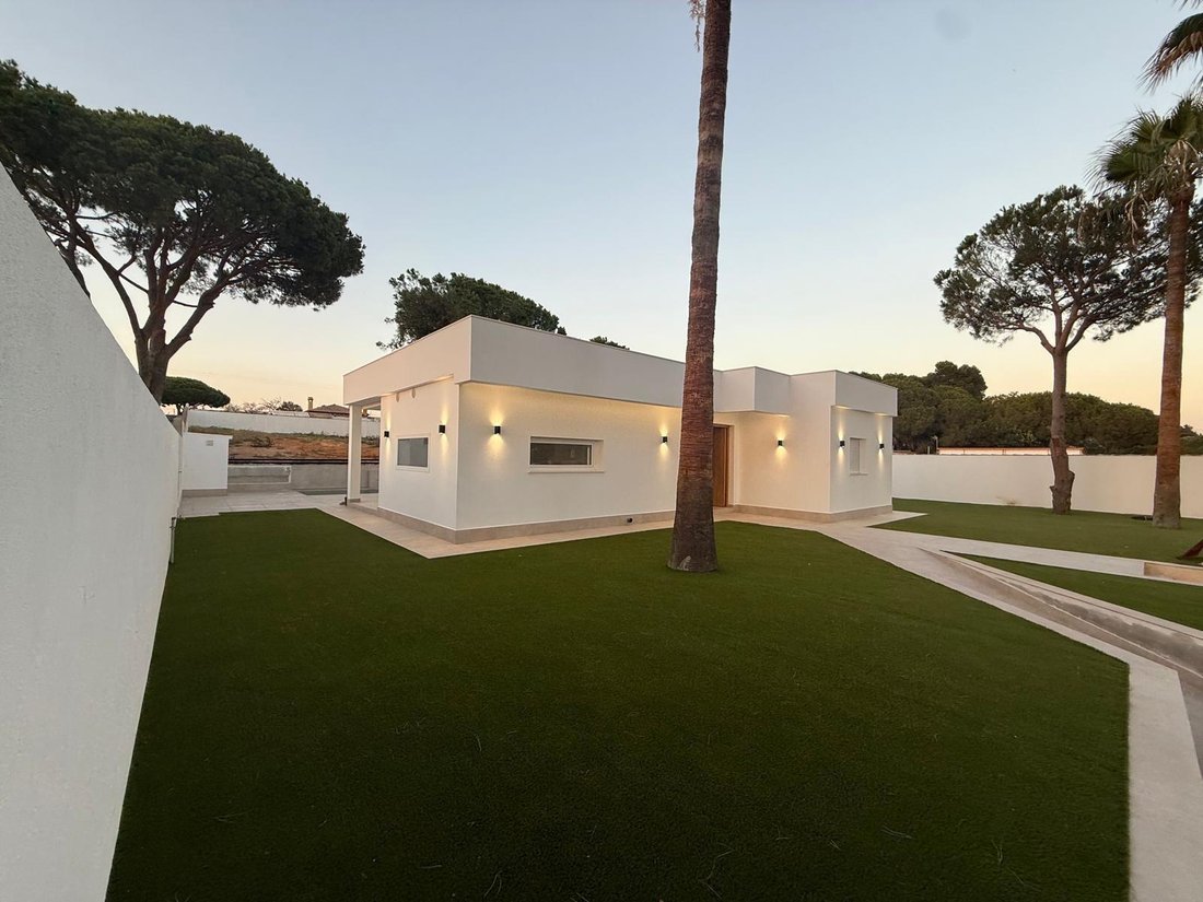 Villa in Chiclana de la Frontera, Andalusia, Spain 3 - 18631096