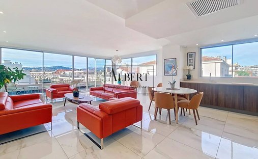 Penthouse in Fontmerle, Antibes, France 1