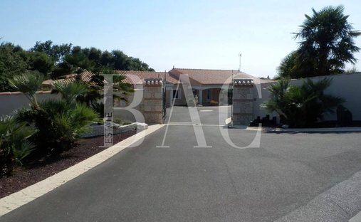 Villa in Noirmoutier Centre, Noirmoutier-en-l'Île, France 1