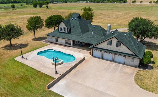 House in Whitney, Texas, United States 1