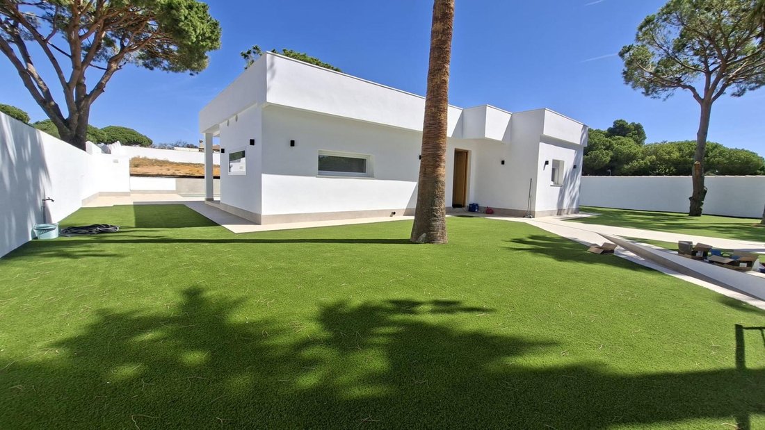 Villa in Chiclana de la Frontera, Andalusia, Spain 1 - 18631096