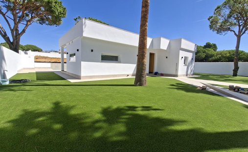 Villa in Chiclana de la Frontera, Andalusia, Spain 1