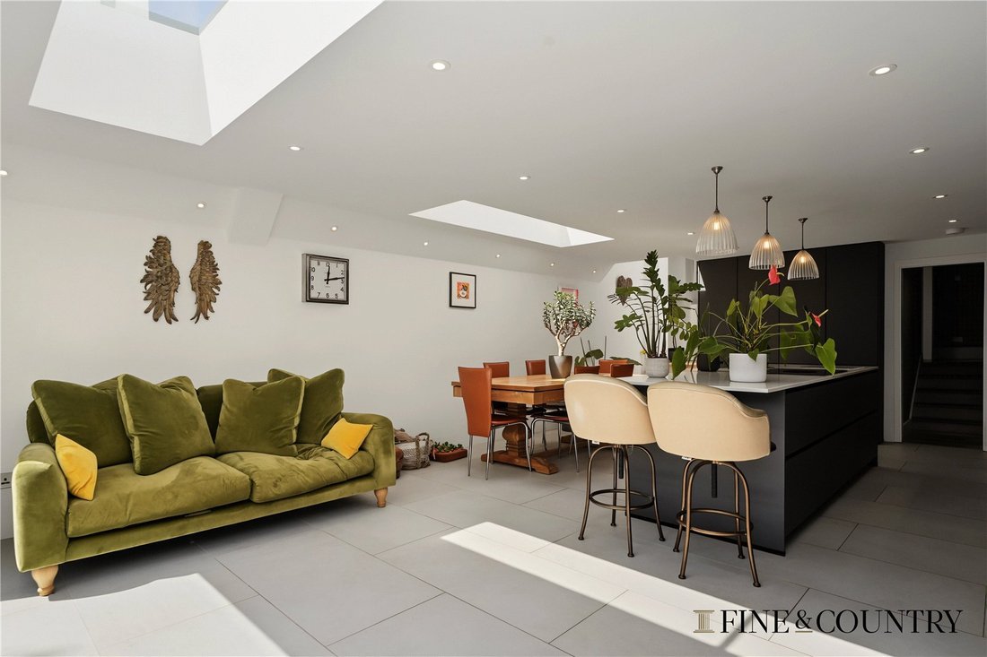 House in West Hampstead, Camden, England 4 - 18631425