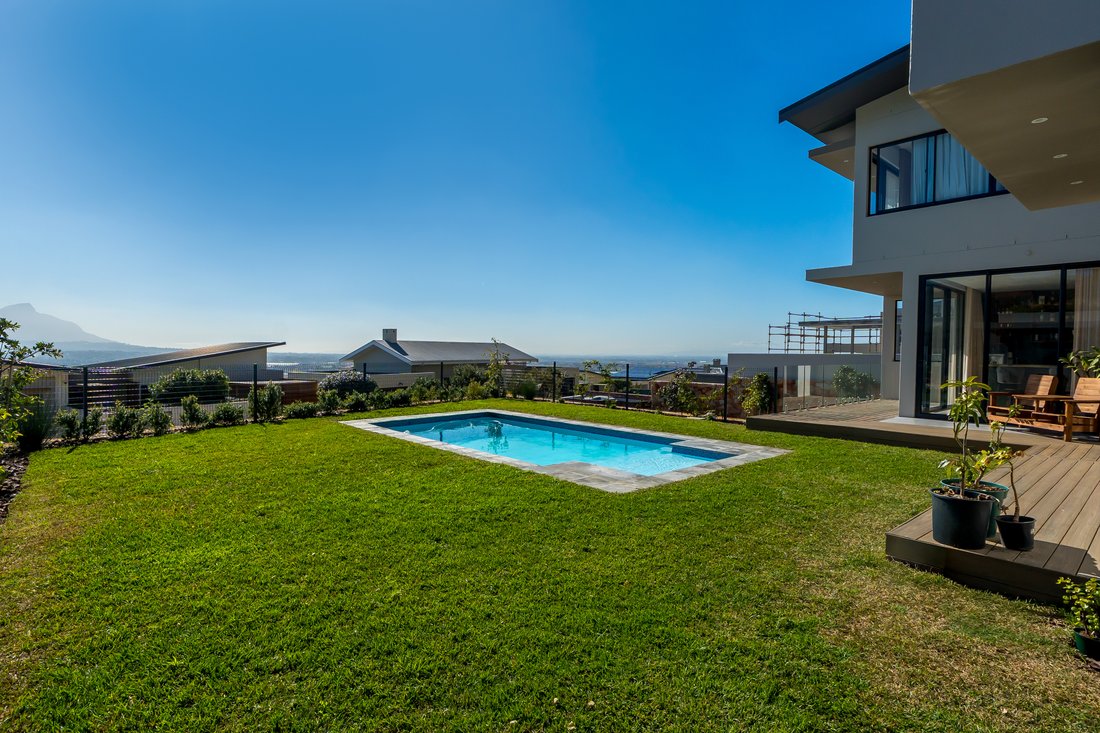 House in Tokai, Muizenberg Mountains, Cape Town 3 - 18187579