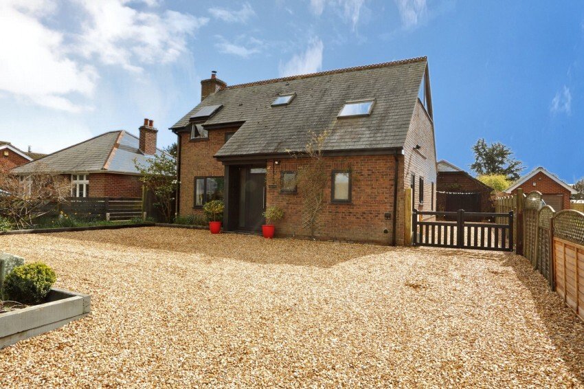 House in Sway, England 3 - 17494049