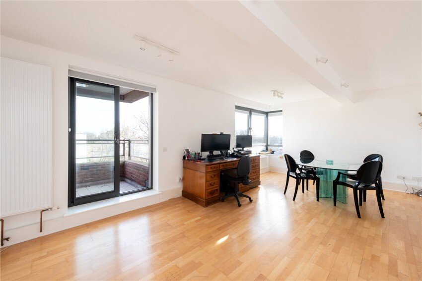 Apartment in Dagenham East, England 3 - 16734602