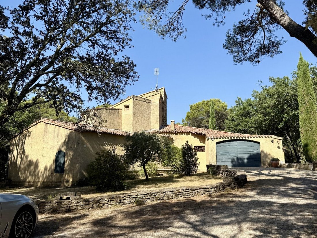 Estate in Uchaux, Provence-Alpes-Côte d'Azur, France 1 - 17693042