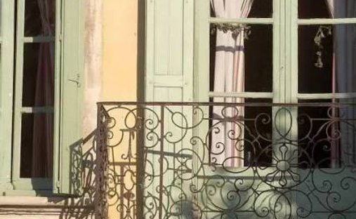 House in Ouest, Saint-Paul-Trois-Châteaux, France 1
