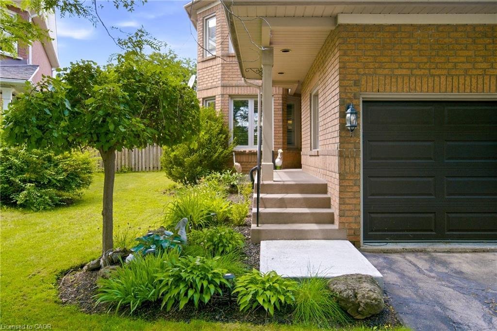 House in Hamilton, Ontario, Canada 2 - 18630956