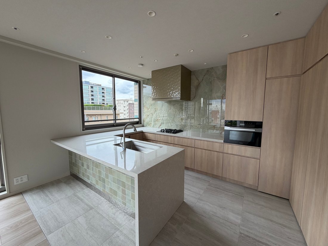 Condo in Chiyoda City, Tokyo, Japan 2 - 18631297