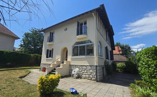 House in Chambery, Auvergne-Rhône-Alpes, France 1