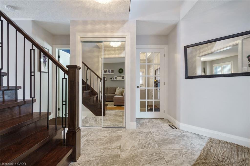 House in Hamilton, Ontario, Canada 4 - 18630956