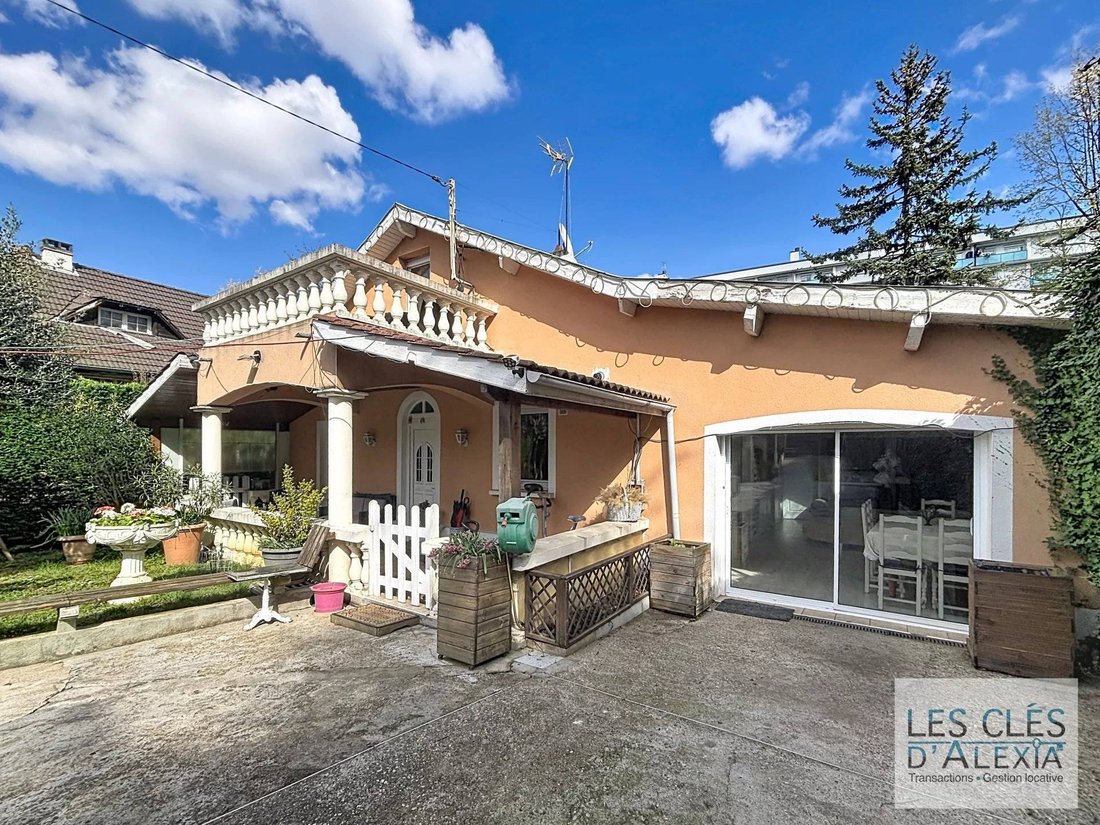 House in Bron, Auvergne-Rhône-Alpes, France 4 - 17449079