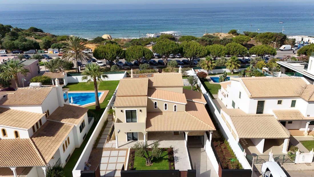 Villa in Praia dos Pescadores, Olhos de Agua, Portugal 1 - 18631445