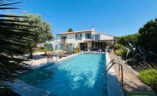 House in Saintes-Maries-de-la-Mer, Provence-Alpes-Côte d'Azur, France 1