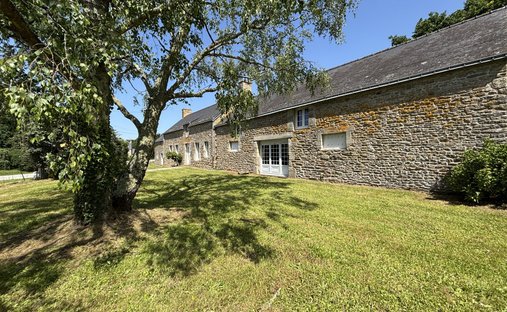House in Centre Ville, Theix-Noyalo, France 1