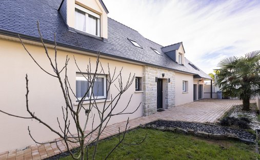 House in Centre Peri, Saint-Ave, France 1