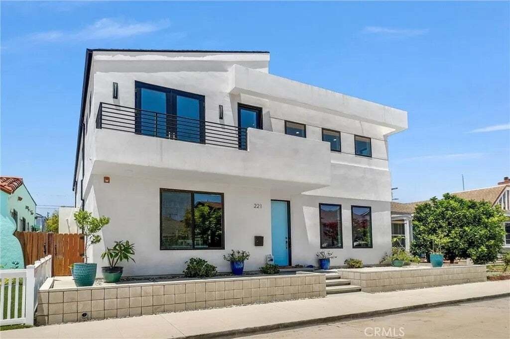 House in Signal Hill, California, United States 2 - 18123044