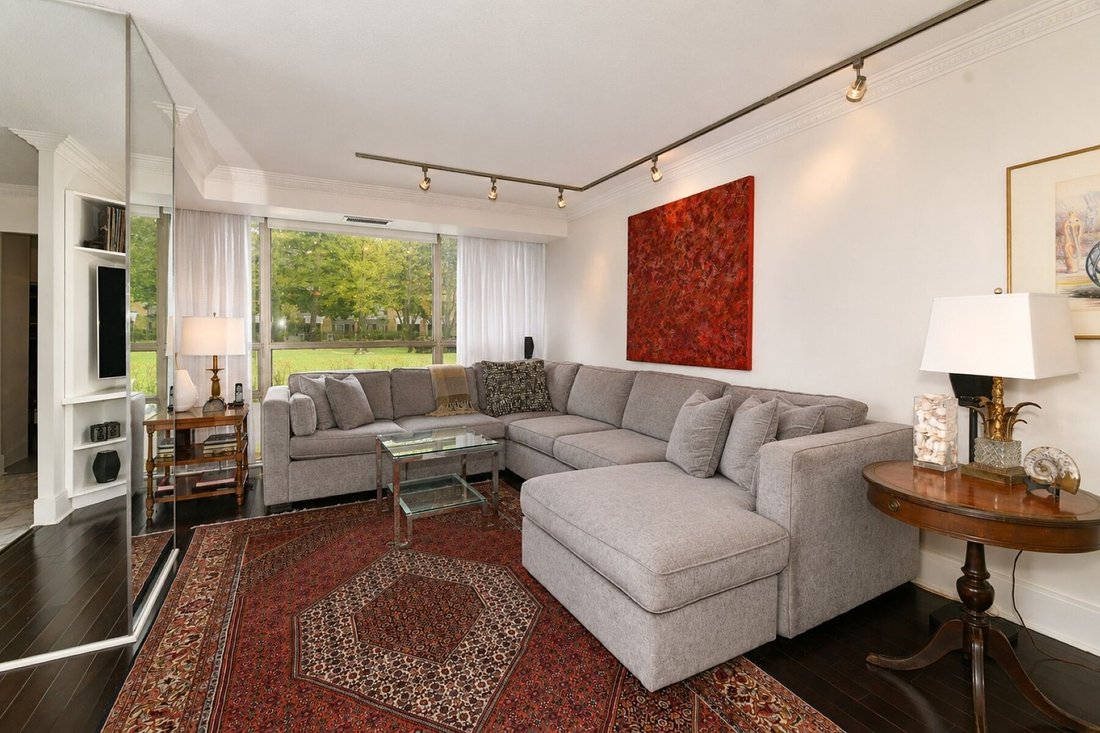 Condo in Toronto, Ontario, Canada 1 - 18631763